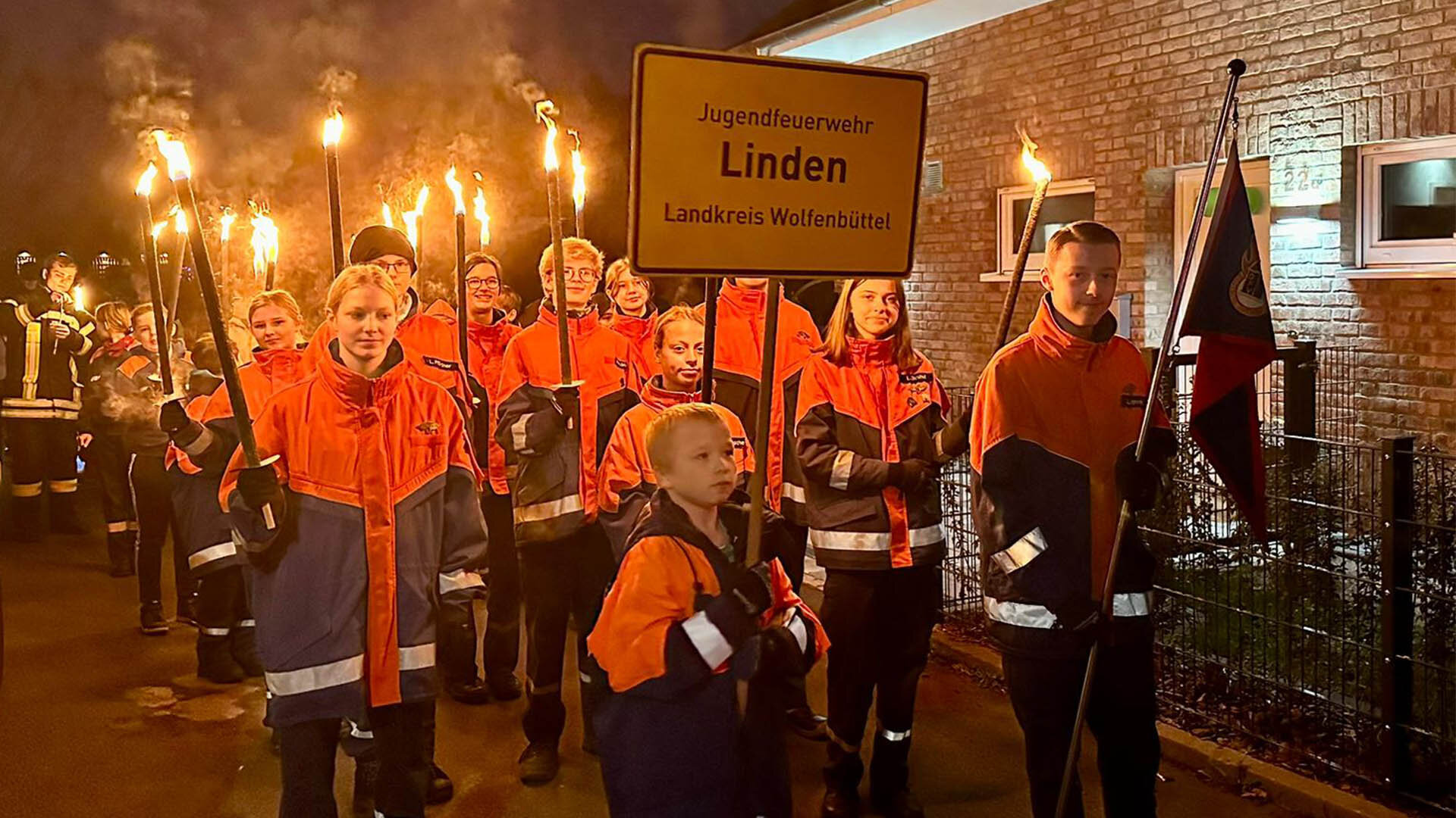 Bild&#x3a; Laternenumzug der Feuerwehr Linden
